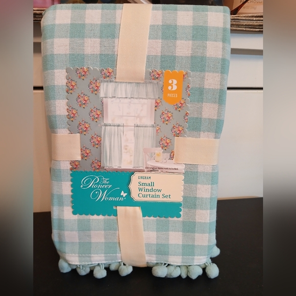 Pioneer Woman  Mint and White Gingham Curtain Set - Picture 1 of 4